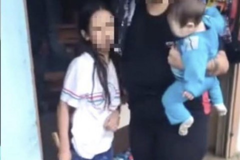 Criança pega martelo para se defender de presidiário que “mexeu com ela” em SC