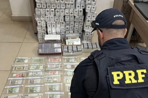 CASCAVEL.  COLEÇÃO RARA DE MOEDAS E CÉDULAS É APREENDIDA NA BR-277 E PODE VALER ATÉ R$ 1 MILHÃO