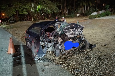 Passageiro morre e duas pessoas ficam gravemente feridas em acidente na BR-470