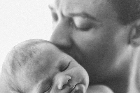 Licença-paternidade de até 20 dias é aprovada no Senado