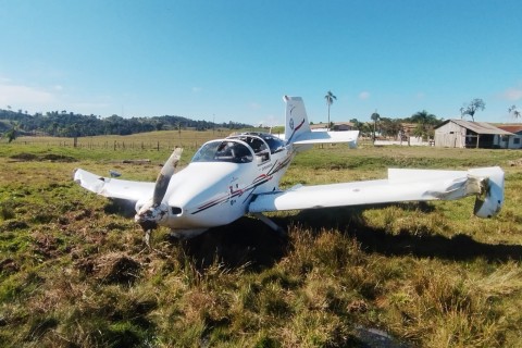 Avião faz pouso de emergência após pane no motor em SC