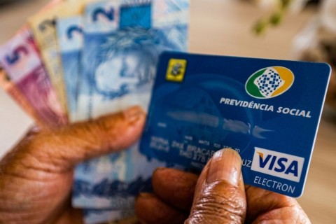 Aposentados e pensionistas terão que seguir novas regras do INSS a partir desta terça (19)