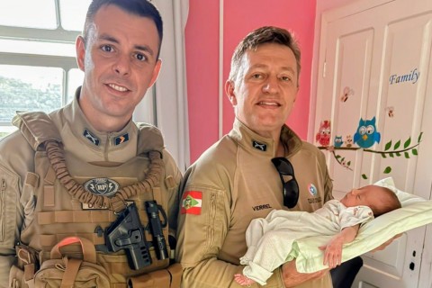 Bebê de apenas 8 dias é salvo por policiais após engasgo no Oeste