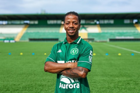 Jogador da Chapecoense vira réu por fraude em apostas esportivas e lavagem de dinheiro