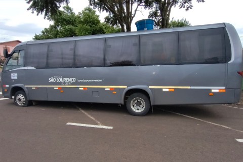 Partida de futebol termina com denúncia de racismo, ameaças e dano a ônibus