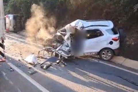 Motorista morre em colisão frontal com caminhão na BR-282