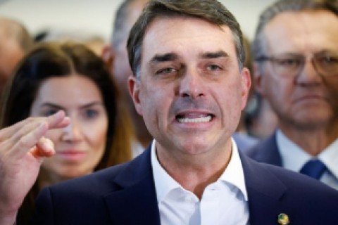 Aliados de Flávio Bolsonaro classificam fala de Valdemar sobre Vorcaro como ‘desastre’