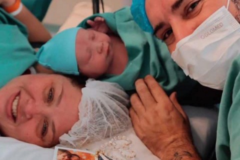 DOIS ANOS APÓS PERDER FILHO EM ATAQUE A CRECHE, CASAL CELEBRA CHEGADA DO SEGUNDO FILHO