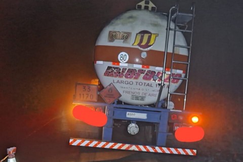 Carreta sai da pista e deixa SC-305 parcialmente interditada em São Lourenço do Oeste