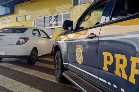 Carro com 150 multas e mais de R$ 85 mil em débitos é apreendido no Paraná.