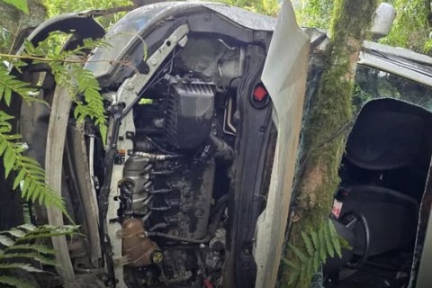 Resgate complexo na rodovia mobiliza bombeiros e PM em Caçador