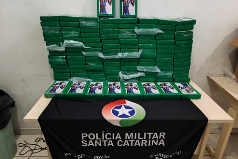 Dois homens são presos com 140 kg de cocaína em Santa Catarina