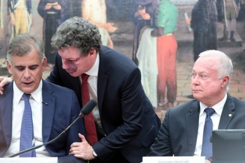 Comissão da Câmara dos Deputados aprova avanço de propostas que podem acabar com escala 6x1