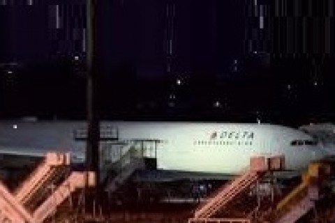 Turbina de avião explode durante decolagem no Aeroporto de Guarulhos