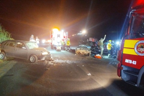 Grave acidente entre carros deixa vários feridos no Oeste