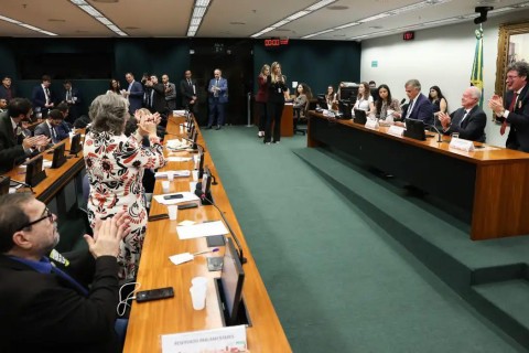 PEC DO FIM DA JORNADA 6X1 É APROVADA EM COMISSÃO DA CÂMARA