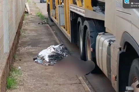 Motorista de caminhão-cegonha morre após acidente durante descarregamento de veículos em Toledo