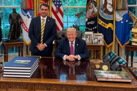 O objetivo do encontro de Flávio Bolsonaro com Trump