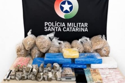 Homem é preso com mais de 10 quilos de drogas em SC