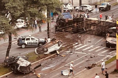 Motorista que causou acidente com 12 veículos em Chapecó tem liberdade concedida