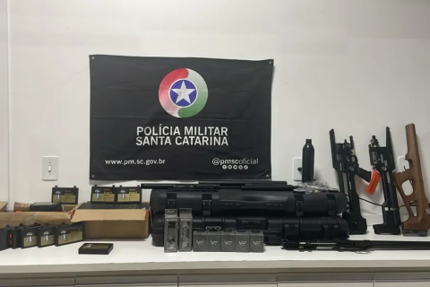 Armas de pressão e eletrônicos contrabandeados são apreendidos em ônibus na SC-480