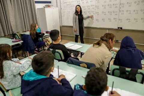 SENADO FEDERAL ELEVA PISO DOS PROFESSORES PARA R$5.130 EM 2026 E MUDA CÁLCULO PARA REAJUSTE